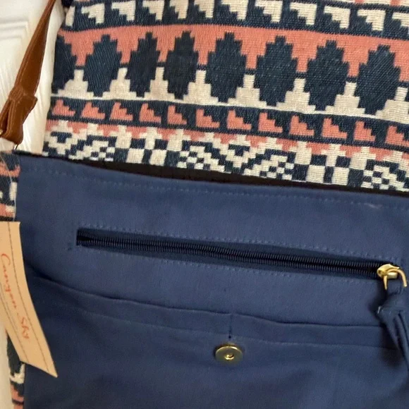 Canyon Sky Southwest Pattern Crossbody Bag - NWT - Picture 3 of 4